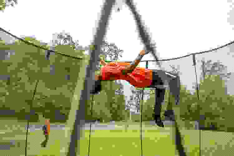 LF241040-web-750