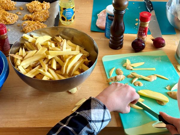 2025_projketwoche_kochen_pommes.jpg